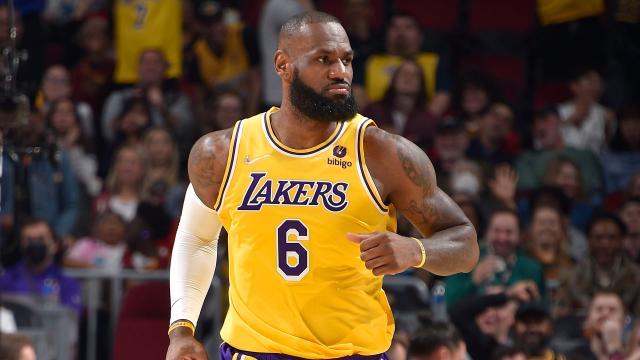 lebron-james-lakers-cavs-20222103-cropped.jpeg
