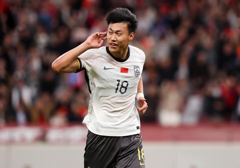 半岛体育-杜月徵天外飞仙纯蒙的?越南门将怒赞!U23斩获4球铜梁龙射手进仨